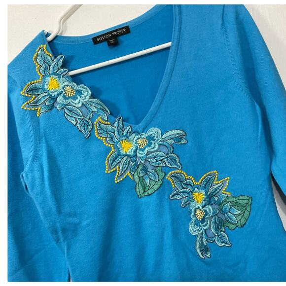 Boston Proper Blue/Yellow Floral Knit V-Neck Top Size Small 3/4 Sleeves Stretch - Picture 3 of 6